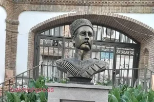 تندیس ستارخان