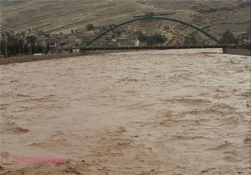 استاندار لرستان با اعلام شدت بارش‌ها در  این استان به ساکنان حریم رودخانه‌های در معرض تهدید سیل هشدار داد.