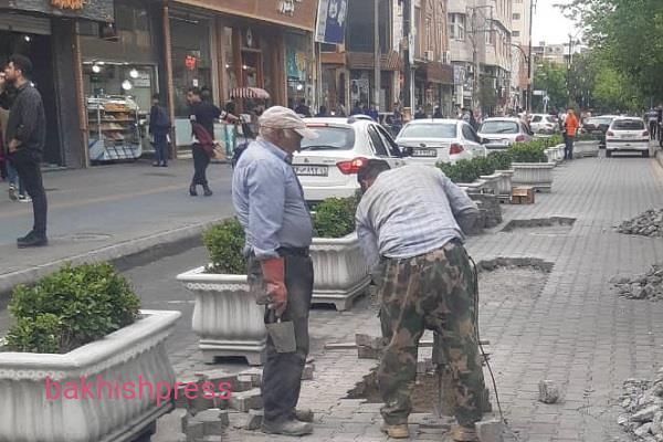 ترمیم سنگفرش های شکسته در پیاده راه ارک