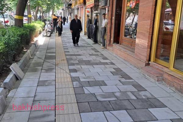 آغاز سنگفرش پیاده رو ها در محدوده میدان ساعت