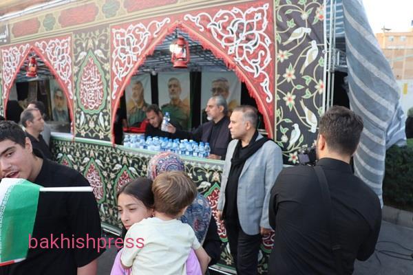 برپایی ایستگاه صلواتی،توسط شهرداری منطقه 8 در میدان ساعت