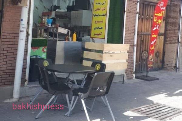 ارائه برگ اخطاریه به اصناف سدمعبر کننده در پیاده راه ارک