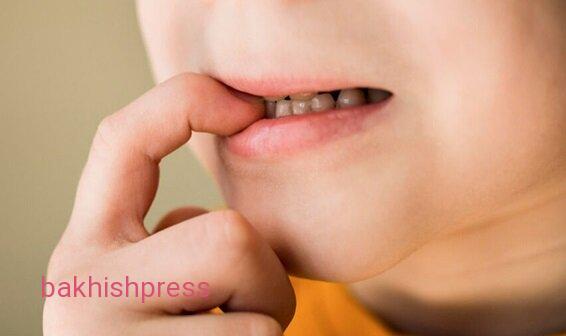 چرا کودکان ناخن می‌جوند؟